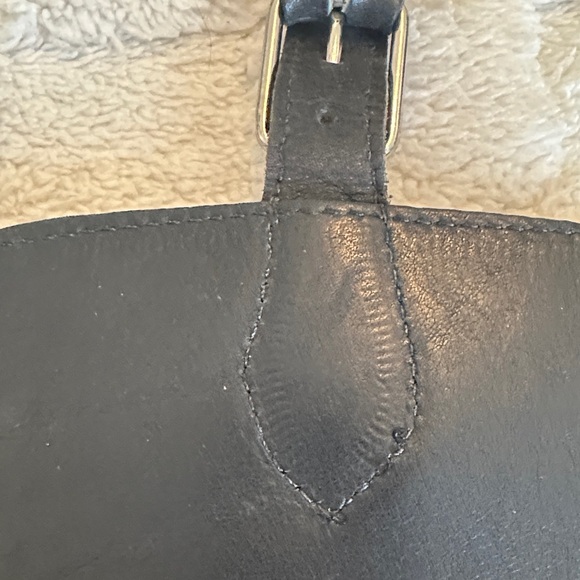 Vintage Chic Black Crossbody Bag with Buckle - Picture 6 of 16